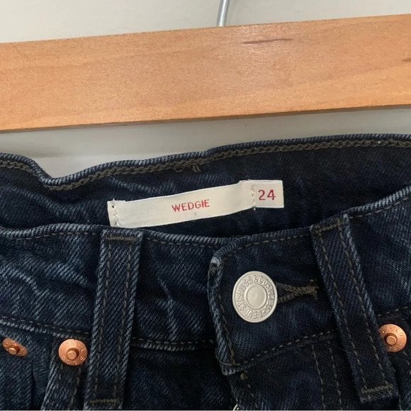 Levi's High Rise Button Fly Wedgie Fit Jean Premium Denim Size 24 - Picture 8 of 8